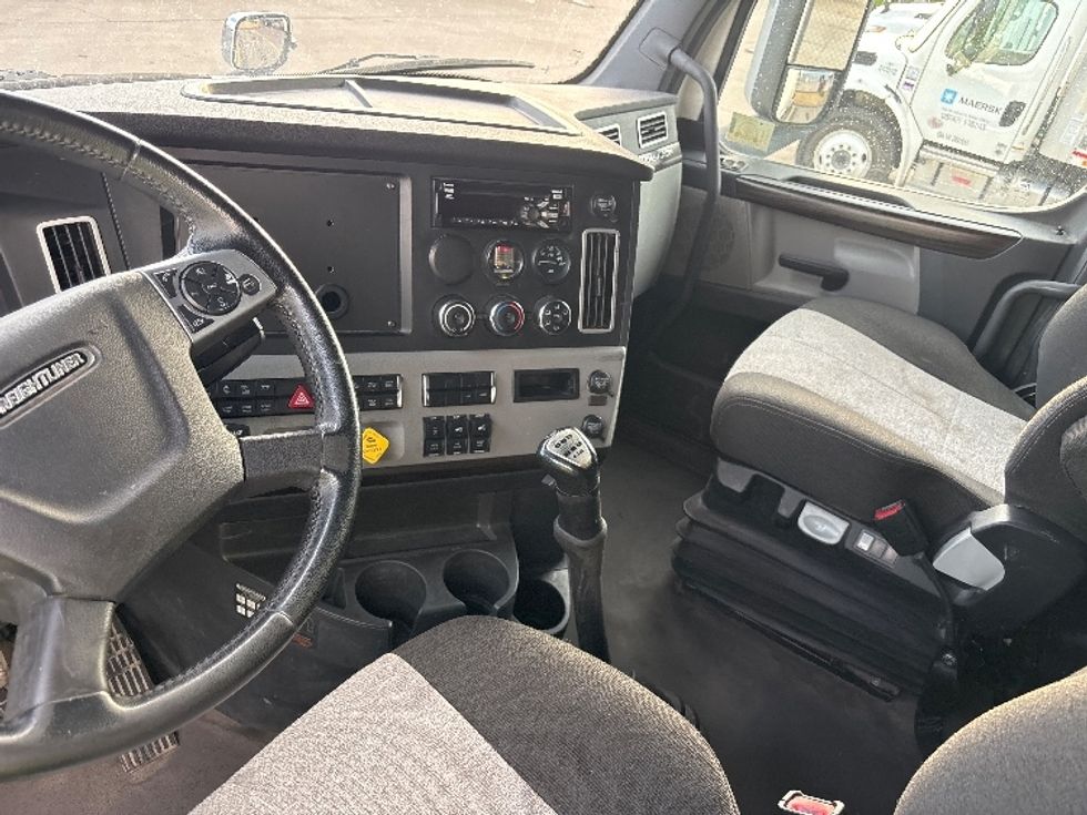 Sleeper Tractor-Heavy Duty Tractors-Freightliner-2021-T12664ST-Salt Lake City-UT-550,703\n\t\tmiles-$ 62,000 - Image 10