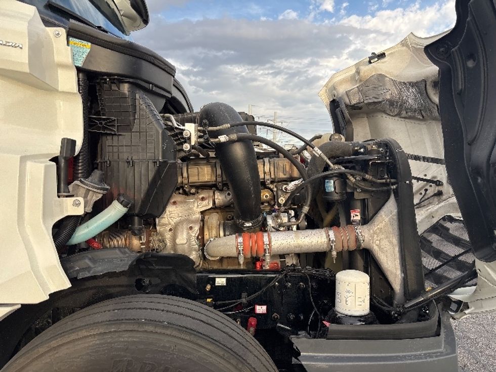 Sleeper Tractor-Heavy Duty Tractors-Freightliner-2021-T12664ST-Salt Lake City-UT-550,703\n\t\tmiles-$ 62,000 - Image 20