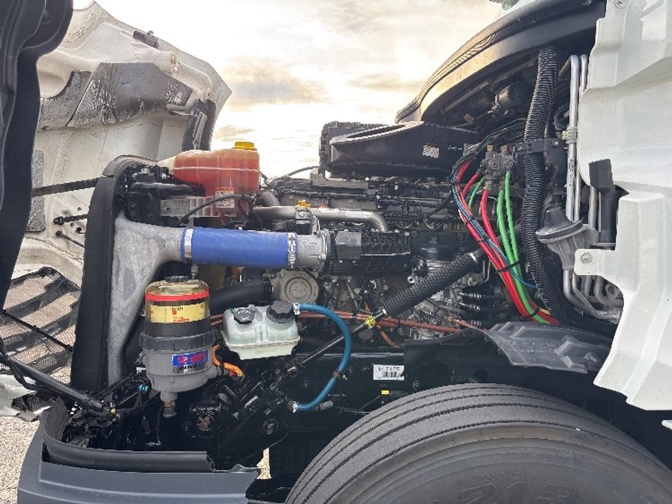 Sleeper Tractor-Heavy Duty Tractors-Freightliner-2021-T12664ST-Salt Lake City-UT-550,703\n\t\tmiles-$ 62,000 - Image 21