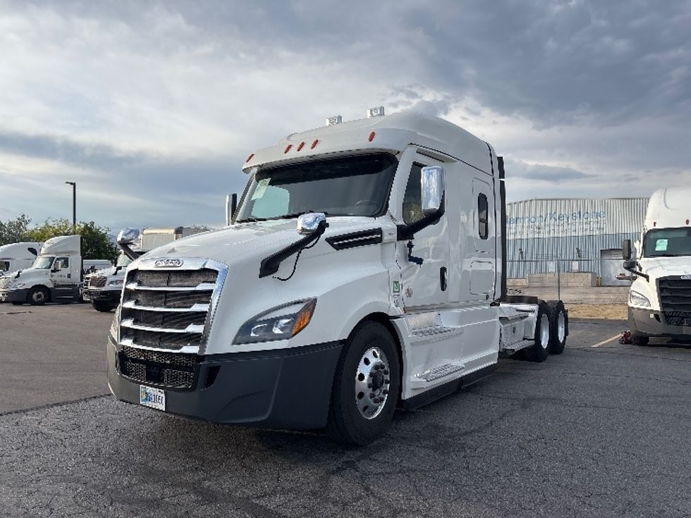 Sleeper Tractor-Heavy Duty Tractors-Freightliner-2021-T12664ST-Salt Lake City-UT-550,703\n\t\tmiles-$ 62,000 - Image 3