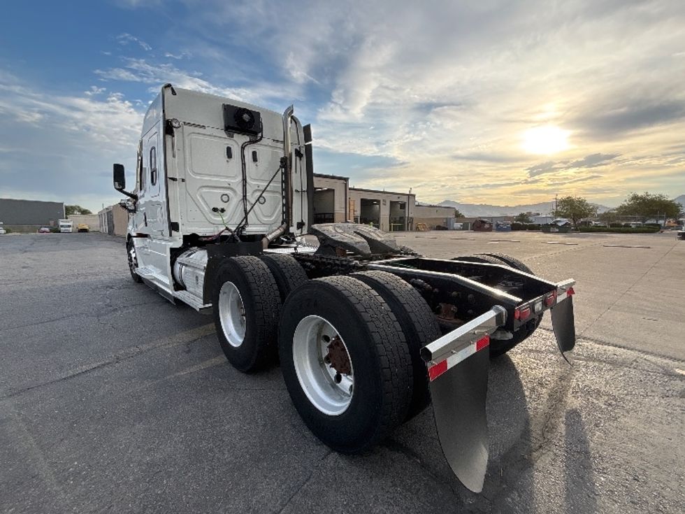 Sleeper Tractor-Heavy Duty Tractors-Freightliner-2021-T12664ST-Salt Lake City-UT-550,703\n\t\tmiles-$ 62,000 - Image 5