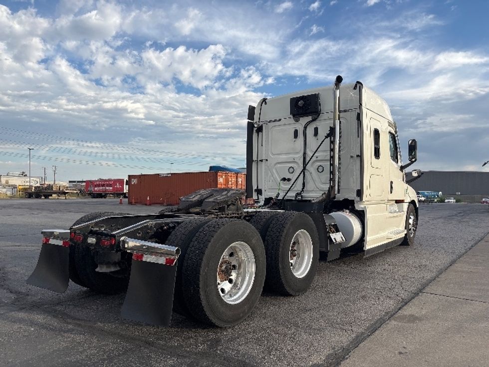 Sleeper Tractor-Heavy Duty Tractors-Freightliner-2021-T12664ST-Salt Lake City-UT-550,703\n\t\tmiles-$ 62,000 - Image 7