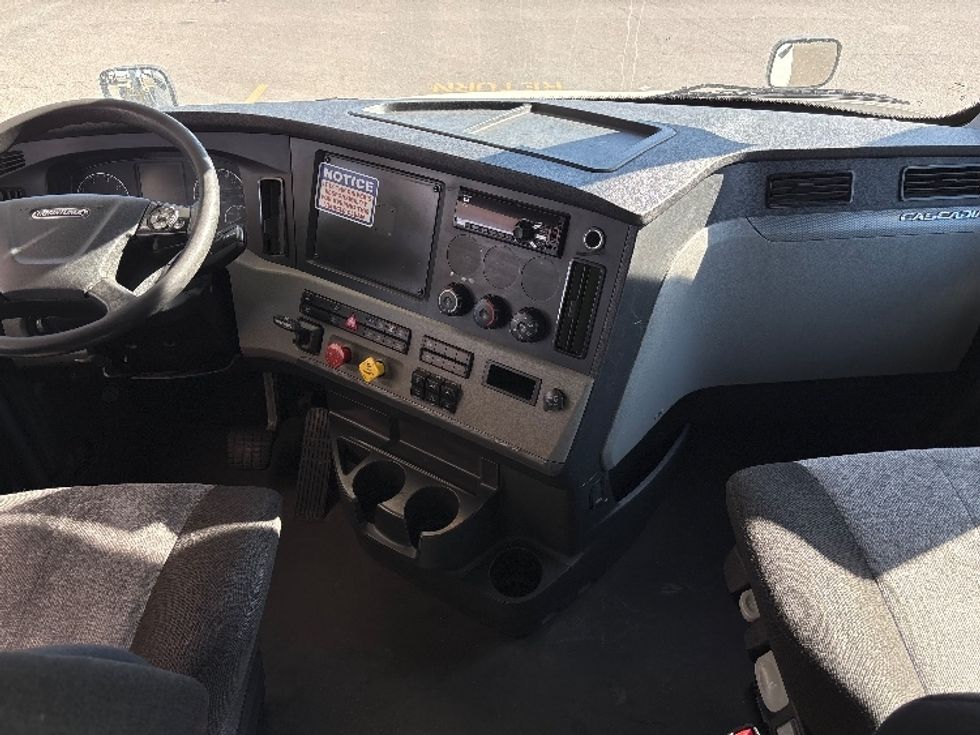 Sleeper Tractor-Heavy Duty Tractors-Freightliner-2021-T12664ST-Salt Lake City-UT-574,000\n\t\tmiles-$ 62,000 - Image 12