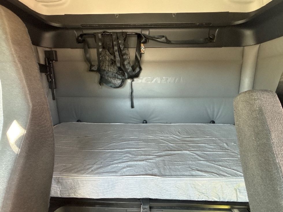 Sleeper Tractor-Heavy Duty Tractors-Freightliner-2021-T12664ST-Salt Lake City-UT-574,000\n\t\tmiles-$ 62,000 - Image 16