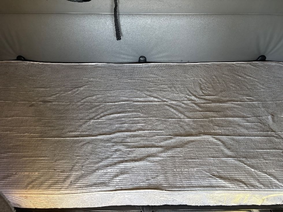 Sleeper Tractor-Heavy Duty Tractors-Freightliner-2021-T12664ST-Salt Lake City-UT-574,000\n\t\tmiles-$ 62,000 - Image 17