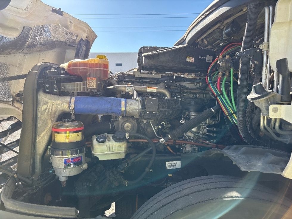 Sleeper Tractor-Heavy Duty Tractors-Freightliner-2021-T12664ST-Salt Lake City-UT-574,000\n\t\tmiles-$ 62,000 - Image 21