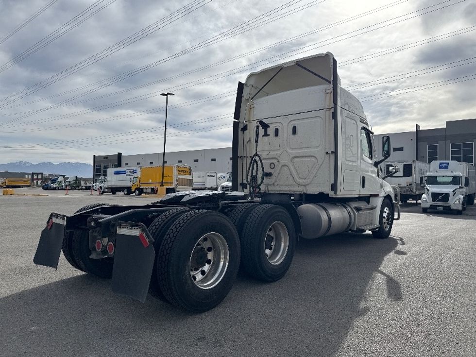 Sleeper Tractor-Heavy Duty Tractors-Freightliner-2021-T12664ST-Salt Lake City-UT-574,000\n\t\tmiles-$ 62,000 - Image 7
