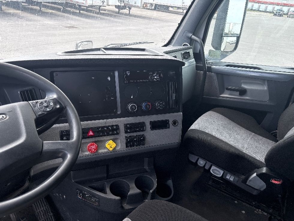 Sleeper Tractor-Heavy Duty Tractors-Freightliner-2021-T12664ST-Salt Lake City-UT-580,611\n\t\tmiles-$ 54,250 - Image 10