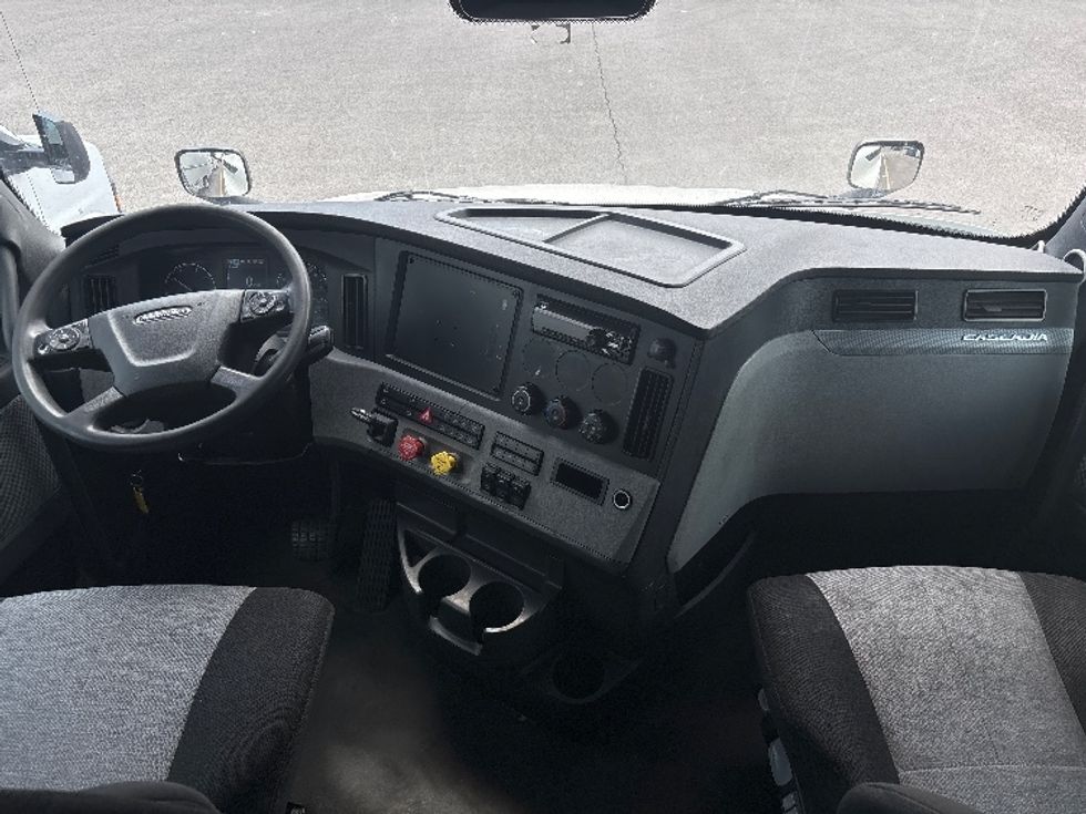 Sleeper Tractor-Heavy Duty Tractors-Freightliner-2021-T12664ST-Salt Lake City-UT-580,611\n\t\tmiles-$ 54,250 - Image 12