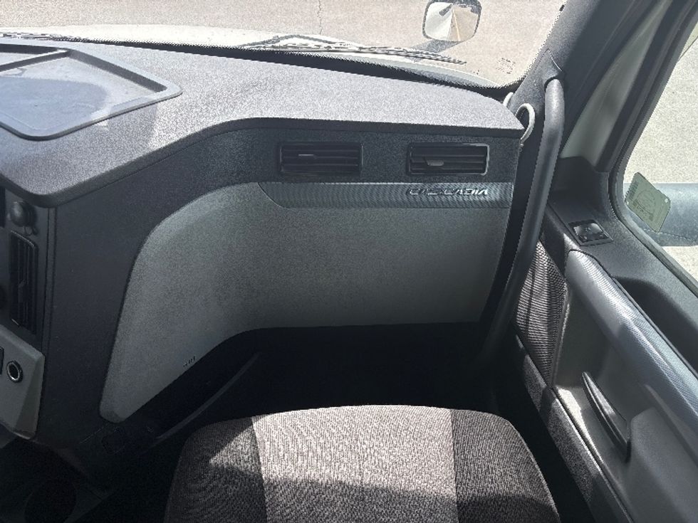 Sleeper Tractor-Heavy Duty Tractors-Freightliner-2021-T12664ST-Salt Lake City-UT-580,611\n\t\tmiles-$ 54,250 - Image 14