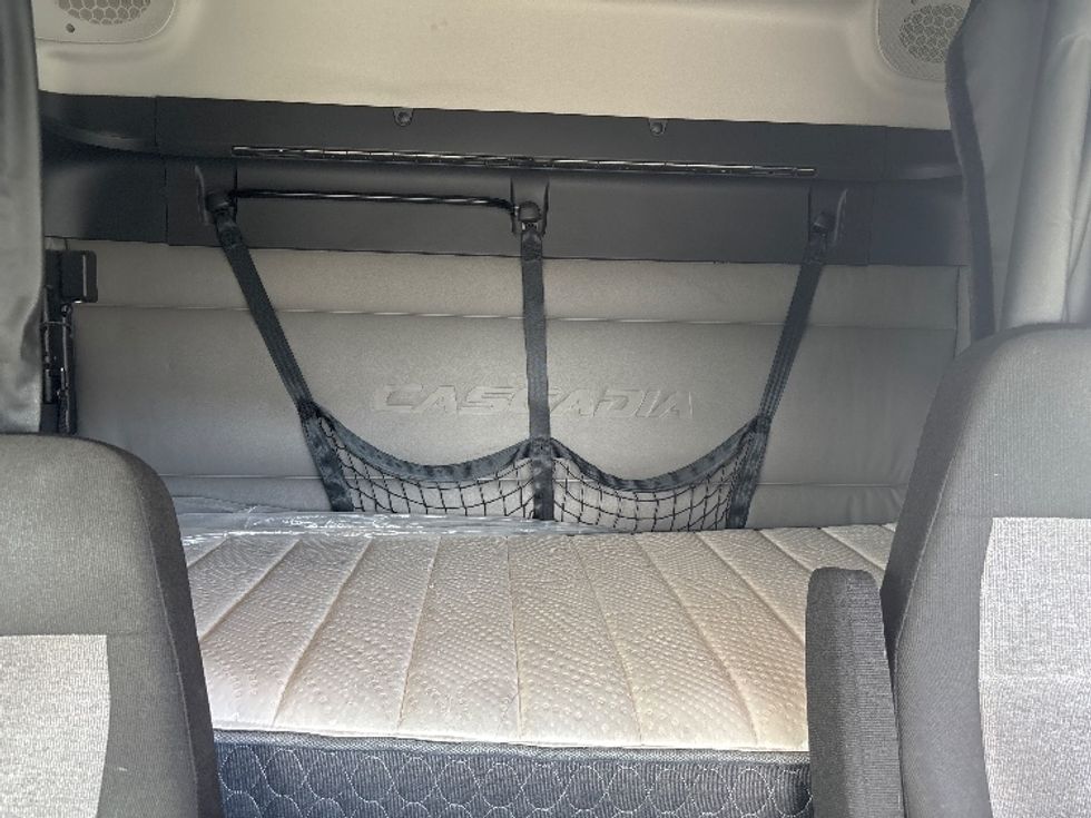 Sleeper Tractor-Heavy Duty Tractors-Freightliner-2021-T12664ST-Salt Lake City-UT-580,611\n\t\tmiles-$ 54,250 - Image 16