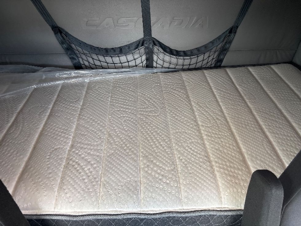 Sleeper Tractor-Heavy Duty Tractors-Freightliner-2021-T12664ST-Salt Lake City-UT-580,611\n\t\tmiles-$ 54,250 - Image 17