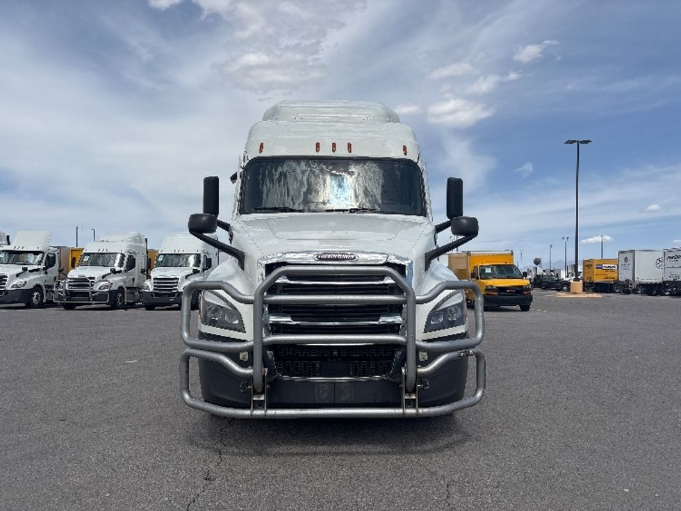 Sleeper Tractor-Heavy Duty Tractors-Freightliner-2021-T12664ST-Salt Lake City-UT-580,611\n\t\tmiles-$ 54,250 - Image 2