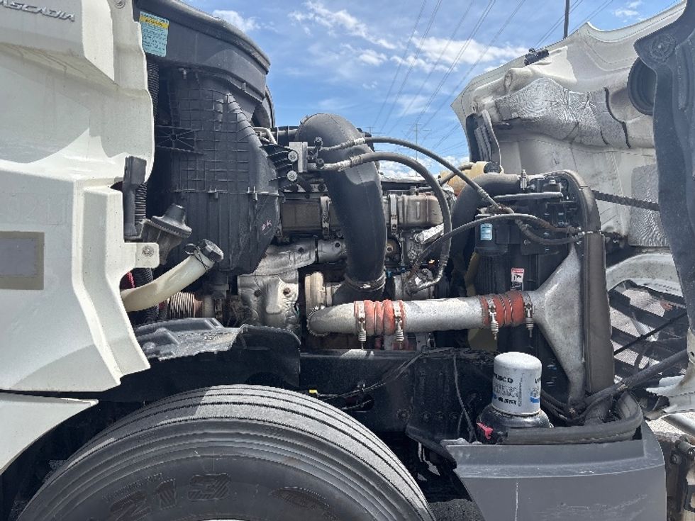 Sleeper Tractor-Heavy Duty Tractors-Freightliner-2021-T12664ST-Salt Lake City-UT-580,611\n\t\tmiles-$ 54,250 - Image 20