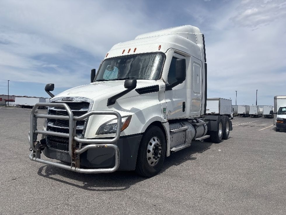 Sleeper Tractor-Heavy Duty Tractors-Freightliner-2021-T12664ST-Salt Lake City-UT-580,611\n\t\tmiles-$ 54,250 - Image 3