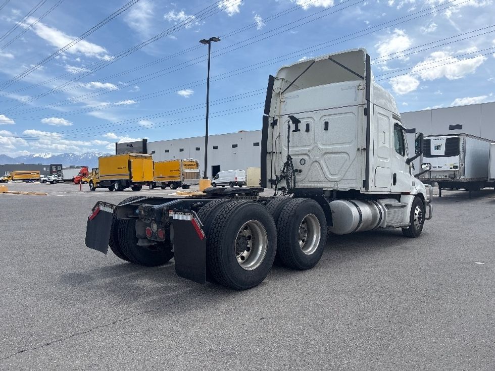 Sleeper Tractor-Heavy Duty Tractors-Freightliner-2021-T12664ST-Salt Lake City-UT-580,611\n\t\tmiles-$ 54,250 - Image 7