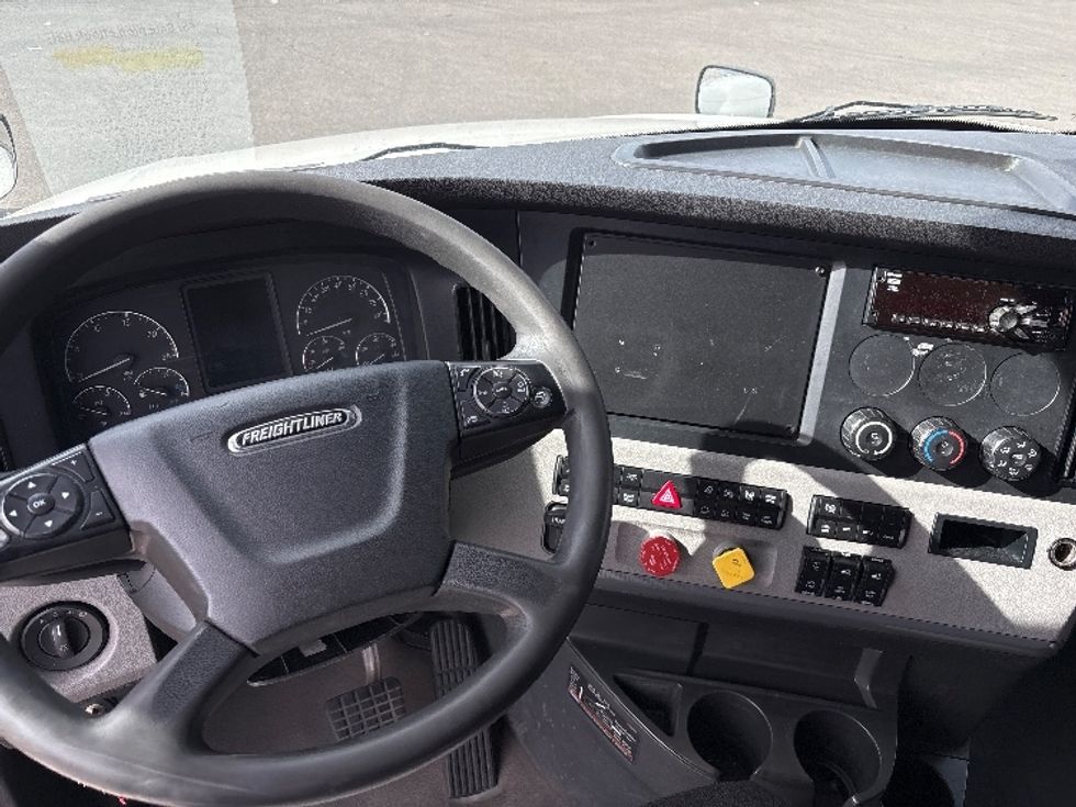 Sleeper Tractor-Heavy Duty Tractors-Freightliner-2021-T12664ST-Salt Lake City-UT-590,921\n\t\tmiles-$ 54,500 - Image 11