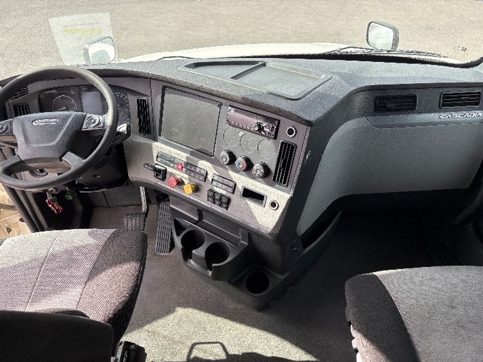 Sleeper Tractor-Heavy Duty Tractors-Freightliner-2021-T12664ST-Salt Lake City-UT-590,921\n\t\tmiles-$ 54,500 - Image 12