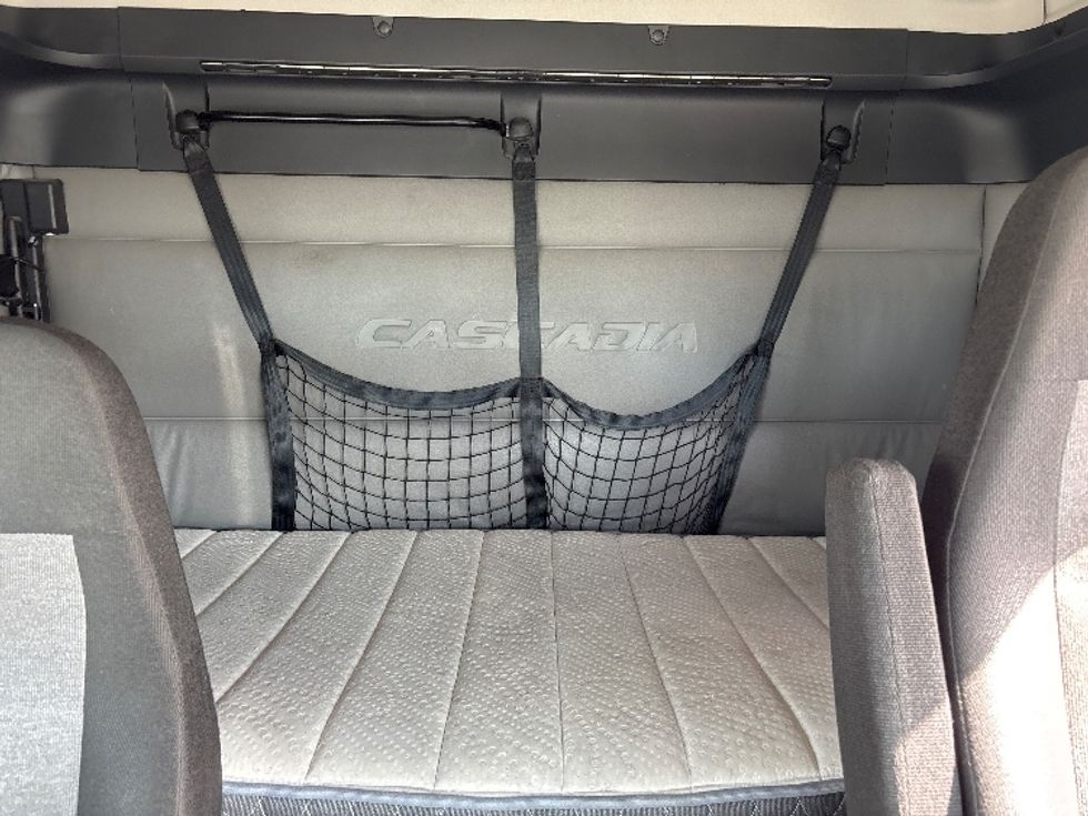 Sleeper Tractor-Heavy Duty Tractors-Freightliner-2021-T12664ST-Salt Lake City-UT-590,921\n\t\tmiles-$ 54,500 - Image 16