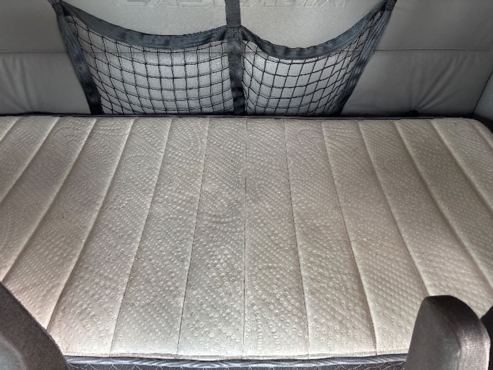 Sleeper Tractor-Heavy Duty Tractors-Freightliner-2021-T12664ST-Salt Lake City-UT-590,921\n\t\tmiles-$ 54,500 - Image 17