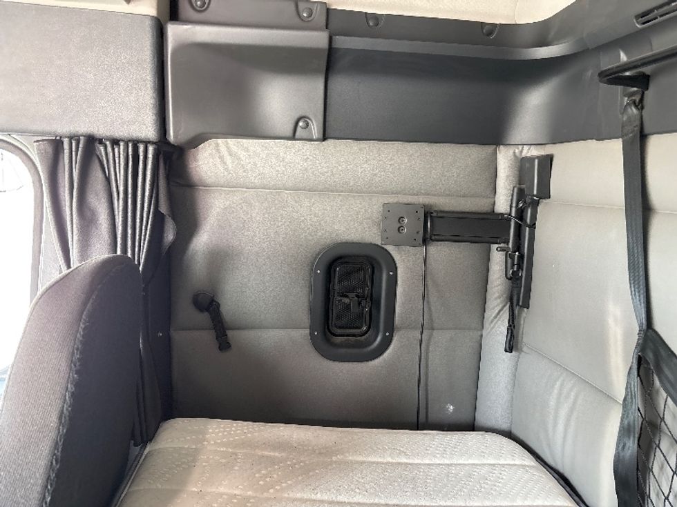 Sleeper Tractor-Heavy Duty Tractors-Freightliner-2021-T12664ST-Salt Lake City-UT-590,921\n\t\tmiles-$ 54,500 - Image 19