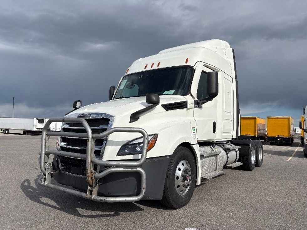 Sleeper Tractor-Heavy Duty Tractors-Freightliner-2021-T12664ST-Salt Lake City-UT-590,921\n\t\tmiles-$ 54,500 - Image 3