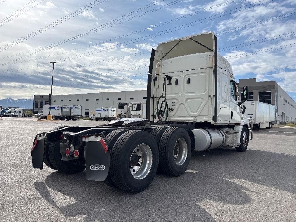 Sleeper Tractor-Heavy Duty Tractors-Freightliner-2021-T12664ST-Salt Lake City-UT-590,921\n\t\tmiles-$ 54,500 - Image 7