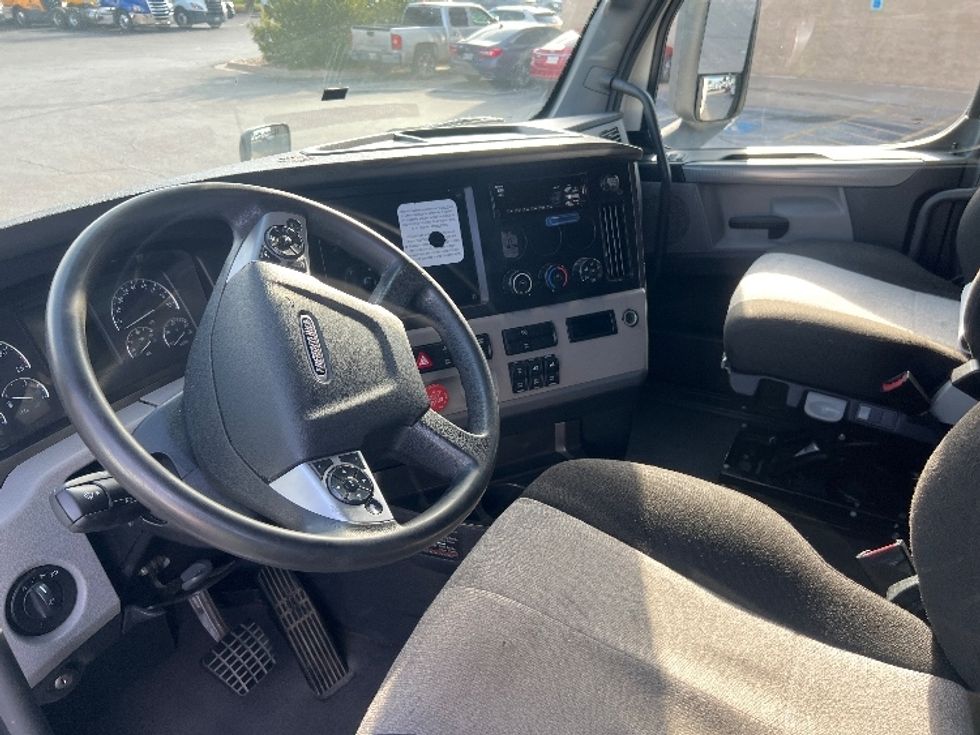 Sleeper Tractor-Heavy Duty Tractors-Freightliner-2021-T12664ST-San Antonio-TX-509,484\n\t\tmiles-$ 67,750 - Image 10