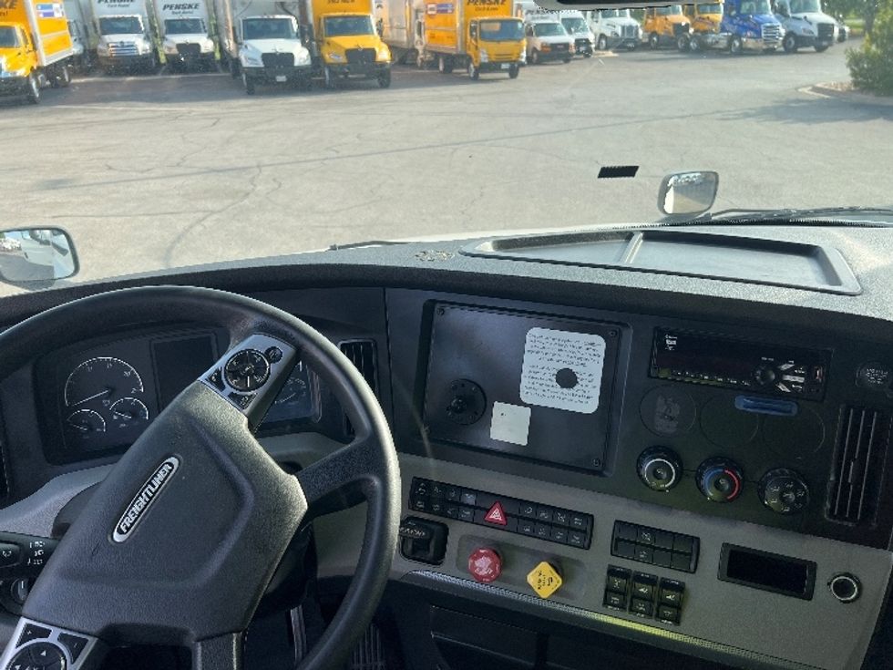Sleeper Tractor-Heavy Duty Tractors-Freightliner-2021-T12664ST-San Antonio-TX-509,484\n\t\tmiles-$ 67,750 - Image 11