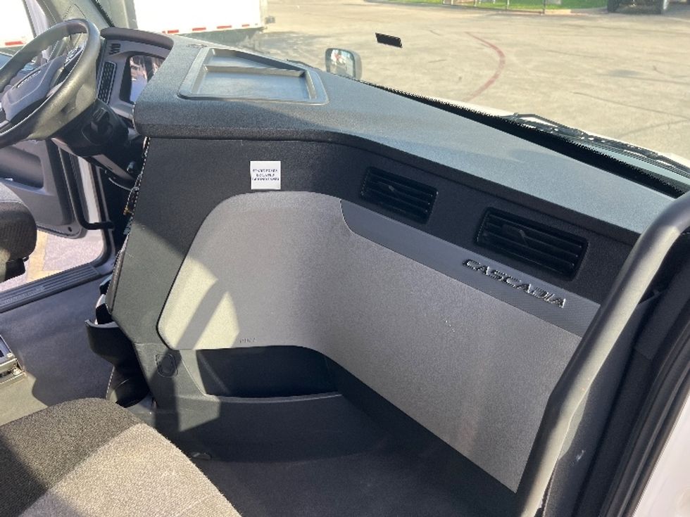 Sleeper Tractor-Heavy Duty Tractors-Freightliner-2021-T12664ST-San Antonio-TX-509,484\n\t\tmiles-$ 67,750 - Image 15