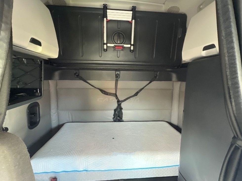 Sleeper Tractor-Heavy Duty Tractors-Freightliner-2021-T12664ST-San Antonio-TX-509,484\n\t\tmiles-$ 67,750 - Image 16