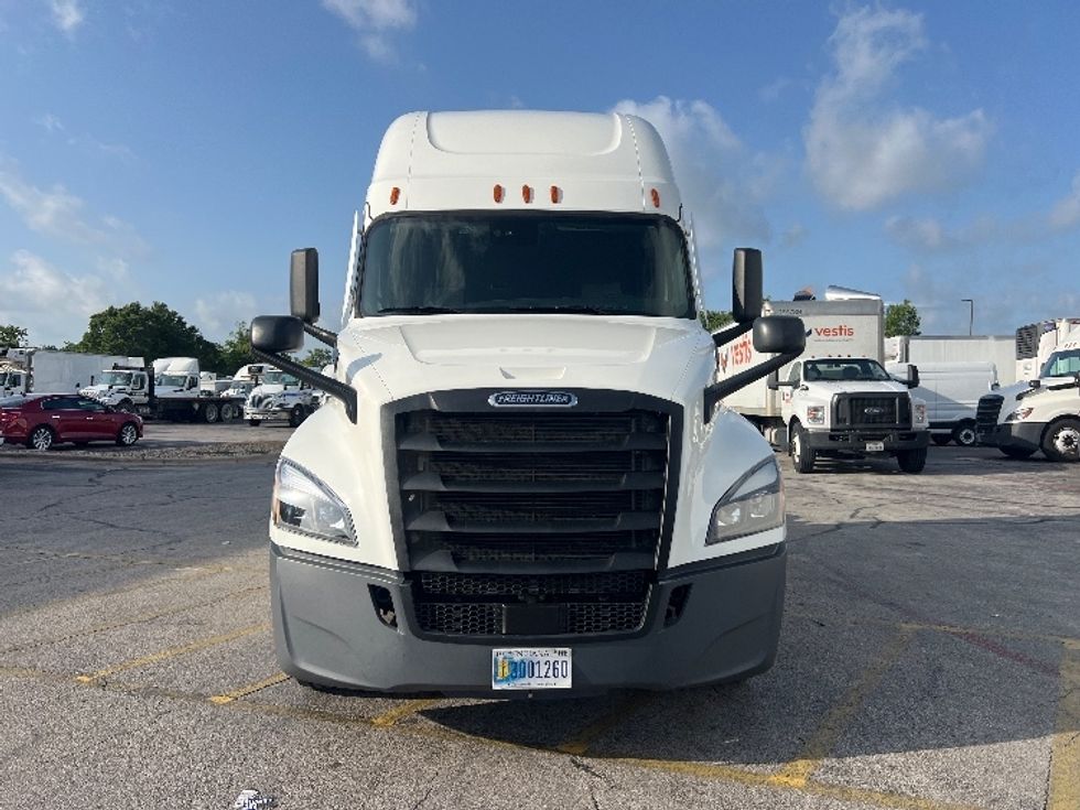 Sleeper Tractor-Heavy Duty Tractors-Freightliner-2021-T12664ST-San Antonio-TX-509,484\n\t\tmiles-$ 67,750 - Image 2