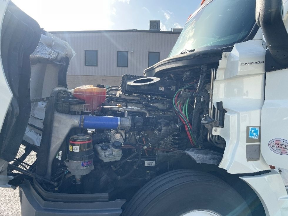 Sleeper Tractor-Heavy Duty Tractors-Freightliner-2021-T12664ST-San Antonio-TX-509,484\n\t\tmiles-$ 67,750 - Image 20