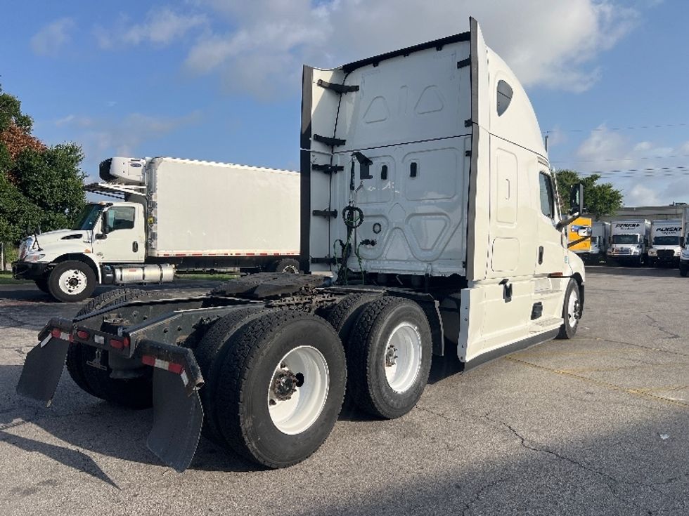 Sleeper Tractor-Heavy Duty Tractors-Freightliner-2021-T12664ST-San Antonio-TX-509,484\n\t\tmiles-$ 67,750 - Image 7