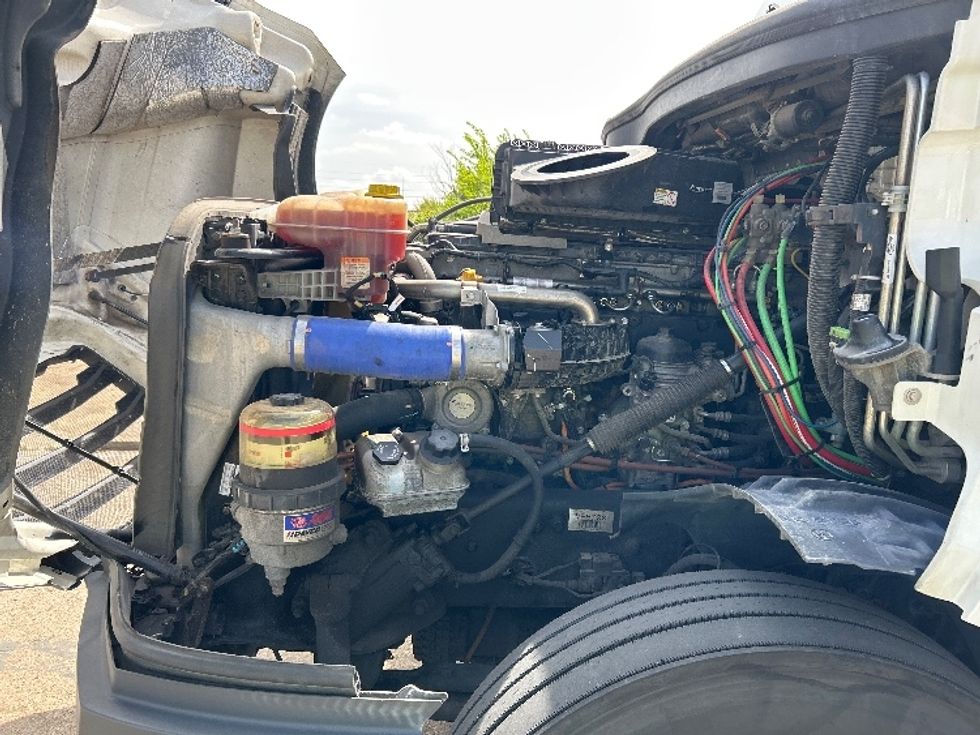 Sleeper Tractor-Heavy Duty Tractors-Freightliner-2021-T12664ST-San Antonio-TX-542,025\n\t\tmiles-$ 62,750 - Image 21