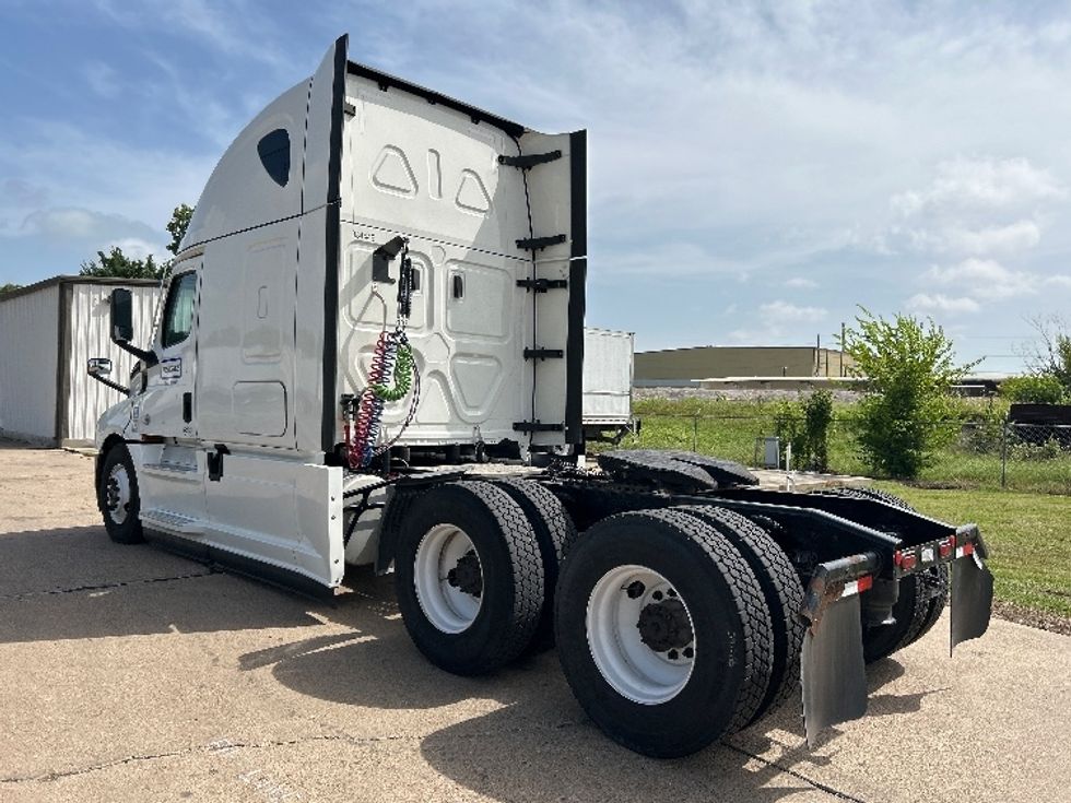 Sleeper Tractor-Heavy Duty Tractors-Freightliner-2021-T12664ST-San Antonio-TX-542,025\n\t\tmiles-$ 62,750 - Image 5