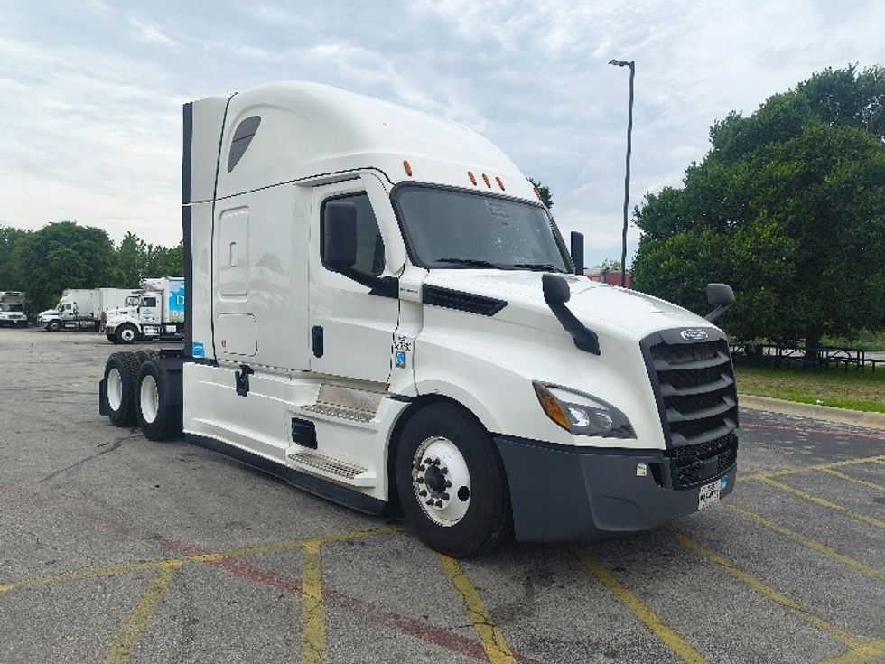 Sleeper Tractor-Heavy Duty Tractors-Freightliner-2021-T12664ST-San Antonio-TX-543,407\n\t\tmiles-$ 54,750 - Image 1