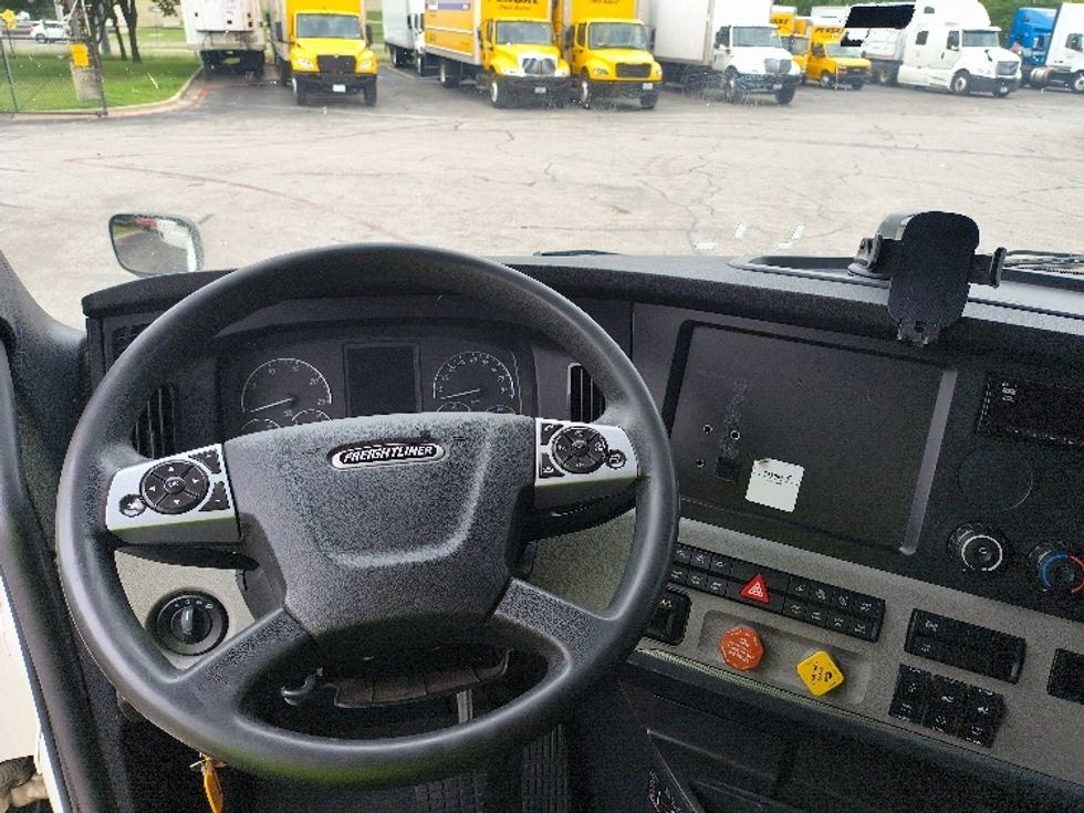 Sleeper Tractor-Heavy Duty Tractors-Freightliner-2021-T12664ST-San Antonio-TX-543,407\n\t\tmiles-$ 54,750 - Image 11