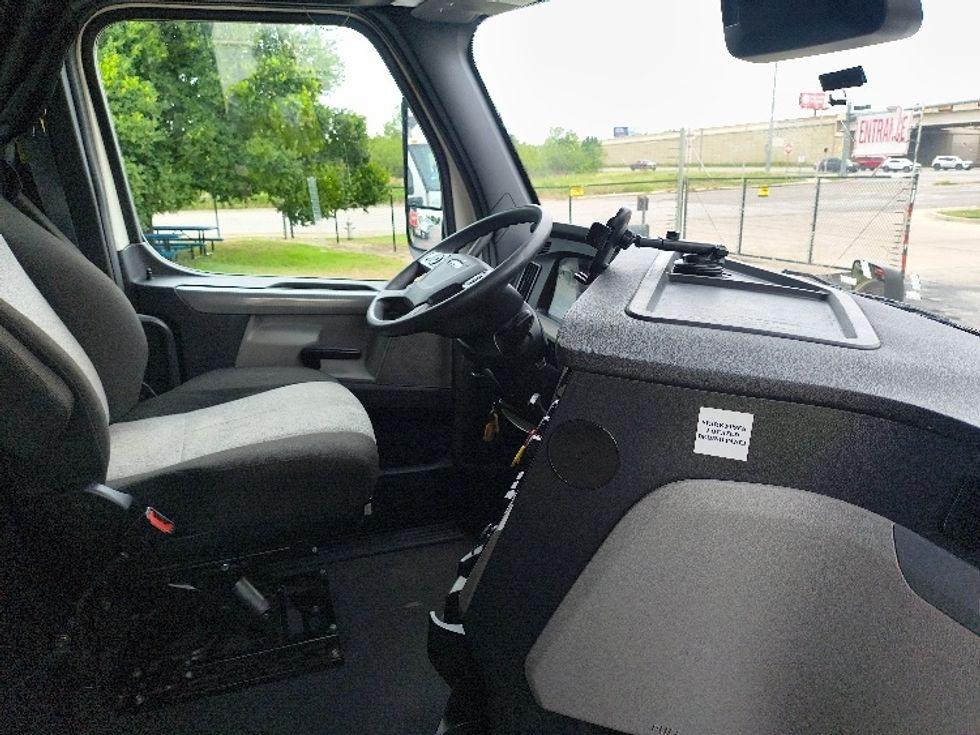 Sleeper Tractor-Heavy Duty Tractors-Freightliner-2021-T12664ST-San Antonio-TX-543,407\n\t\tmiles-$ 54,750 - Image 15