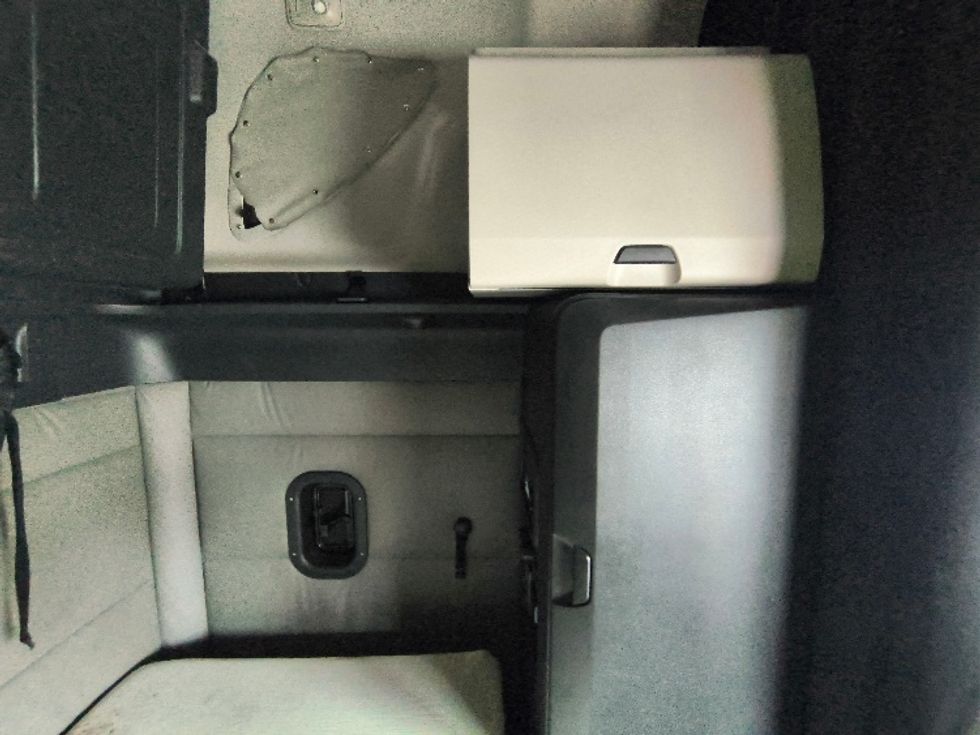 Sleeper Tractor-Heavy Duty Tractors-Freightliner-2021-T12664ST-San Antonio-TX-543,407\n\t\tmiles-$ 54,750 - Image 18