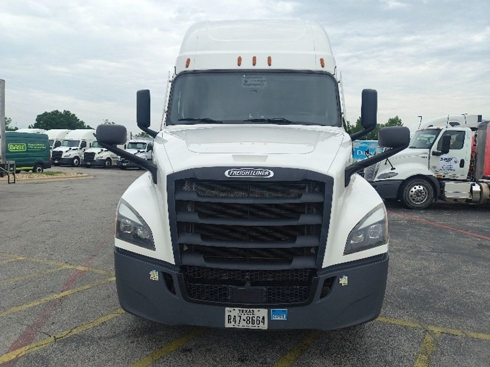 Sleeper Tractor-Heavy Duty Tractors-Freightliner-2021-T12664ST-San Antonio-TX-543,407\n\t\tmiles-$ 54,750 - Image 2