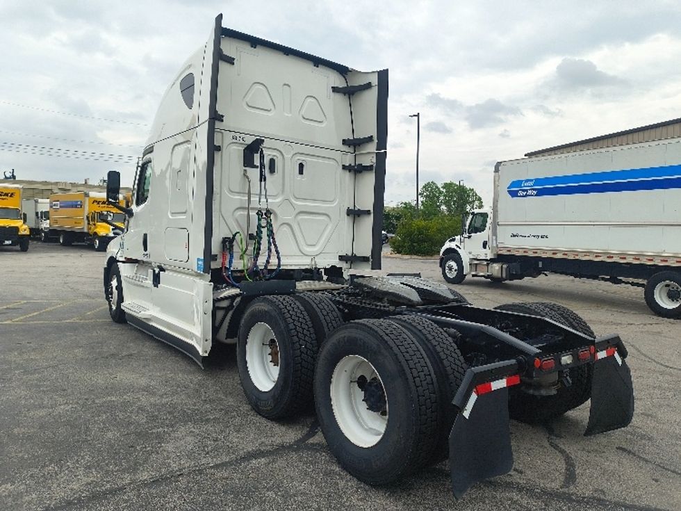 Sleeper Tractor-Heavy Duty Tractors-Freightliner-2021-T12664ST-San Antonio-TX-543,407\n\t\tmiles-$ 54,750 - Image 5