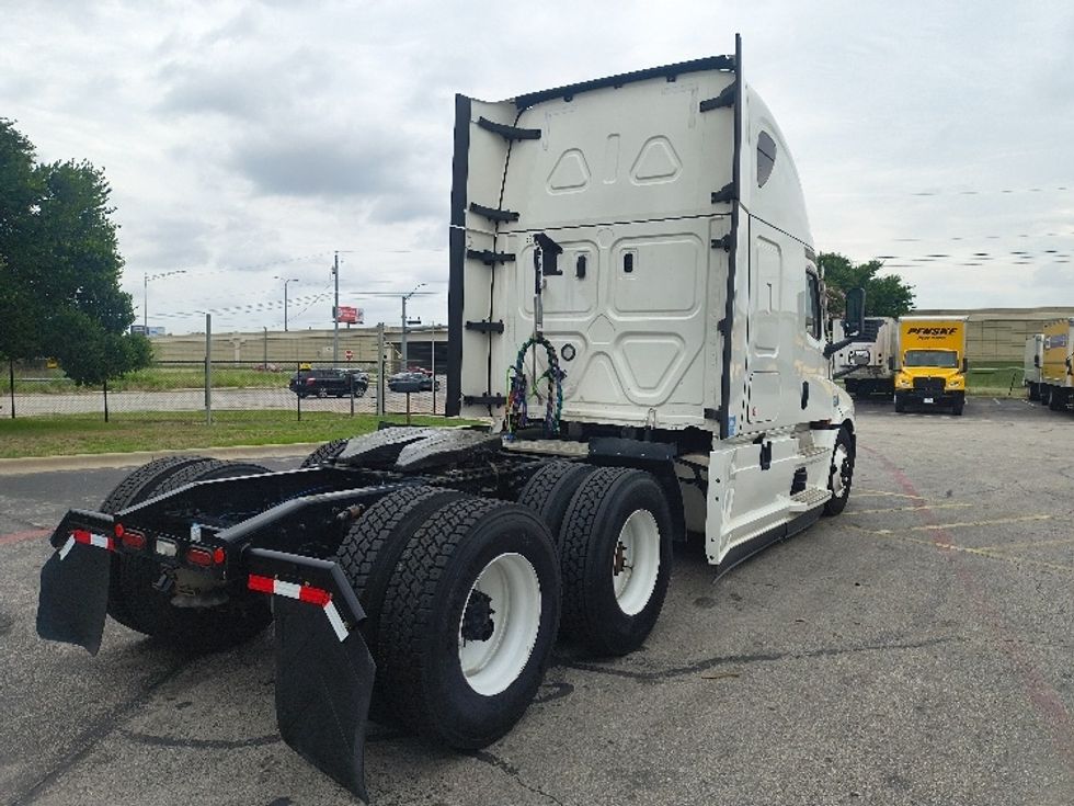 Sleeper Tractor-Heavy Duty Tractors-Freightliner-2021-T12664ST-San Antonio-TX-543,407\n\t\tmiles-$ 54,750 - Image 7