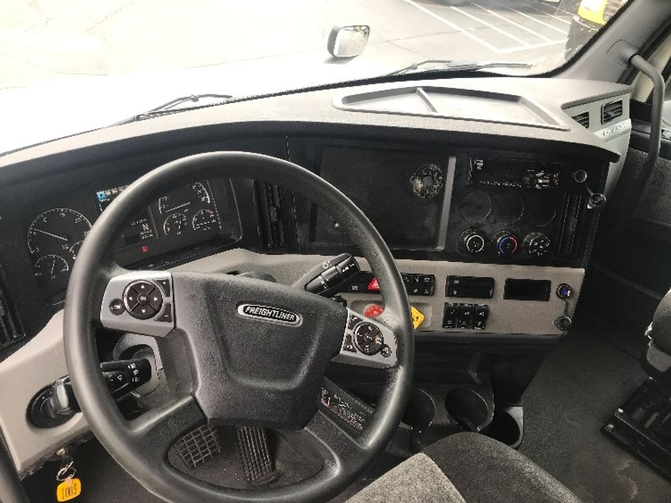 Sleeper Tractor-Heavy Duty Tractors-Freightliner-2021-T12664ST-San Antonio-TX-562,705\n\t\tmiles-$ 63,000 - Image 11