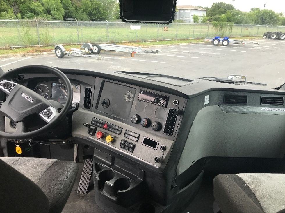 Sleeper Tractor-Heavy Duty Tractors-Freightliner-2021-T12664ST-San Antonio-TX-562,705\n\t\tmiles-$ 63,000 - Image 12