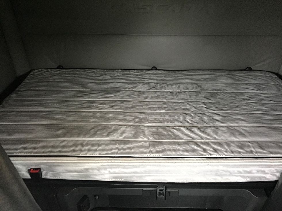 Sleeper Tractor-Heavy Duty Tractors-Freightliner-2021-T12664ST-San Antonio-TX-562,705\n\t\tmiles-$ 63,000 - Image 16