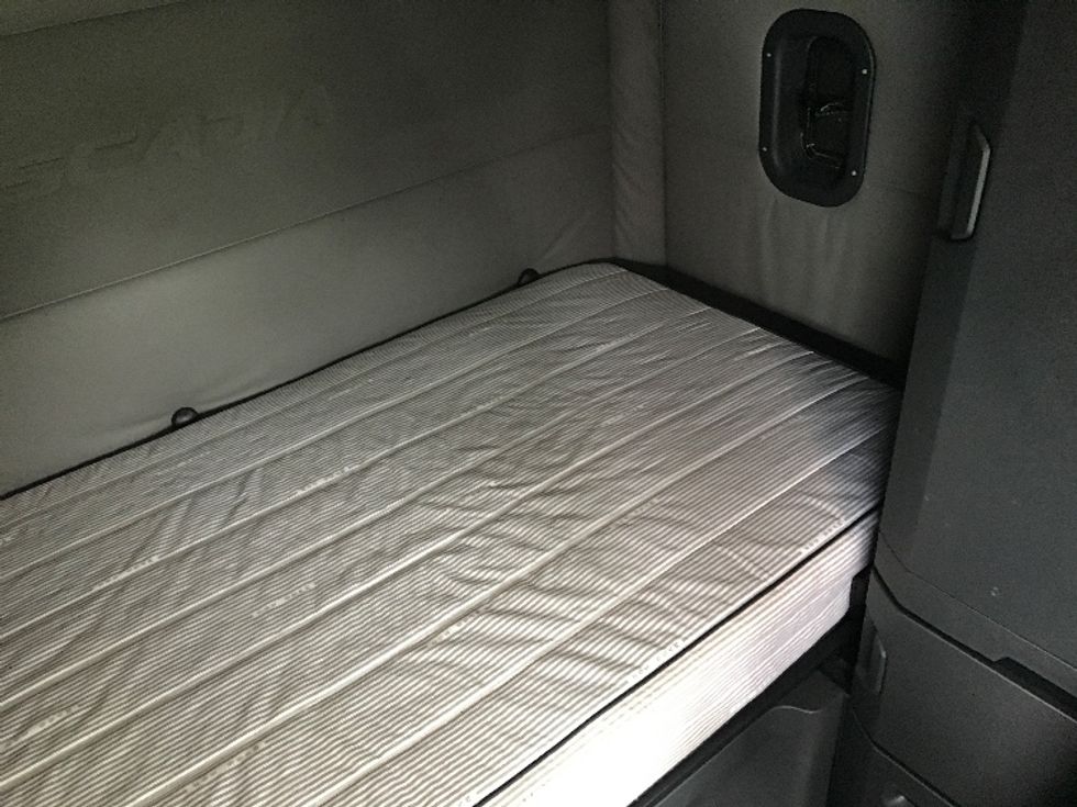 Sleeper Tractor-Heavy Duty Tractors-Freightliner-2021-T12664ST-San Antonio-TX-562,705\n\t\tmiles-$ 63,000 - Image 17