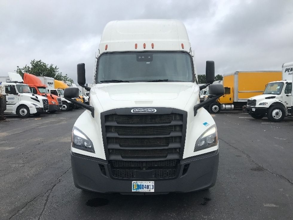 Sleeper Tractor-Heavy Duty Tractors-Freightliner-2021-T12664ST-San Antonio-TX-562,705\n\t\tmiles-$ 63,000 - Image 2