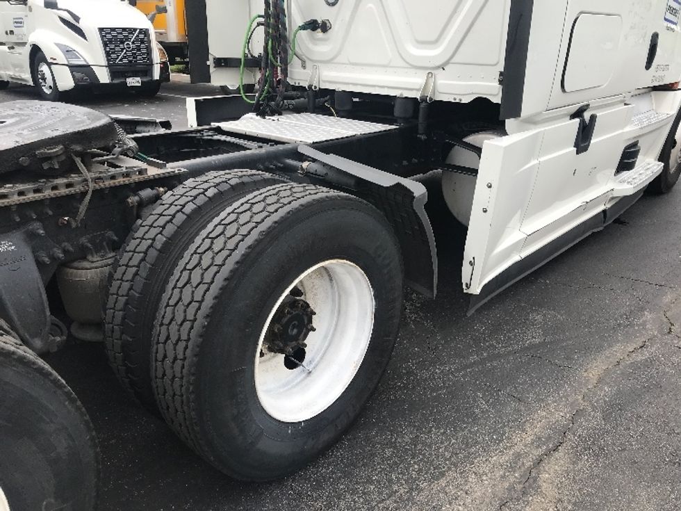 Sleeper Tractor-Heavy Duty Tractors-Freightliner-2021-T12664ST-San Antonio-TX-562,705\n\t\tmiles-$ 63,000 - Image 22