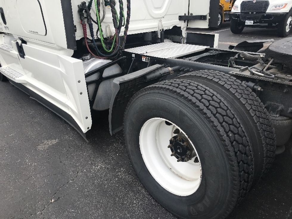 Sleeper Tractor-Heavy Duty Tractors-Freightliner-2021-T12664ST-San Antonio-TX-562,705\n\t\tmiles-$ 63,000 - Image 23